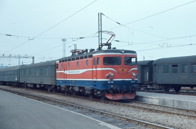 {short description of image}